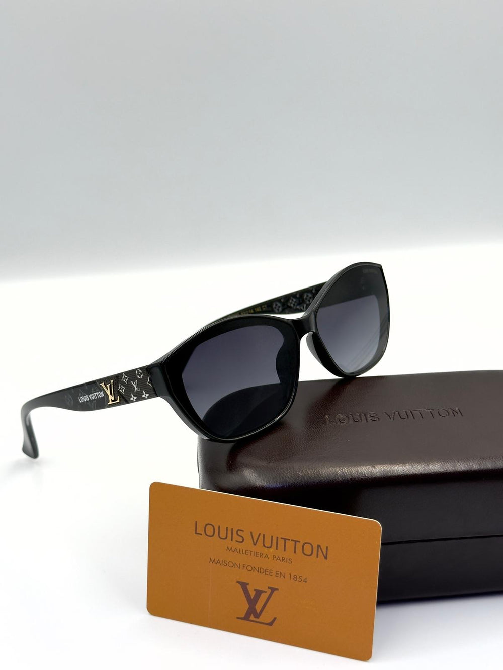 LV AURA